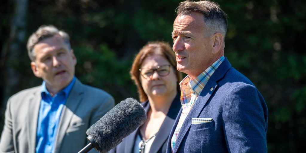 Rickford applauds Manitoba decision to twin Highway 1 - Vimarsana News