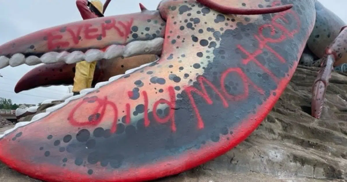 Shediac lobster defaced with spray paint | Country 94