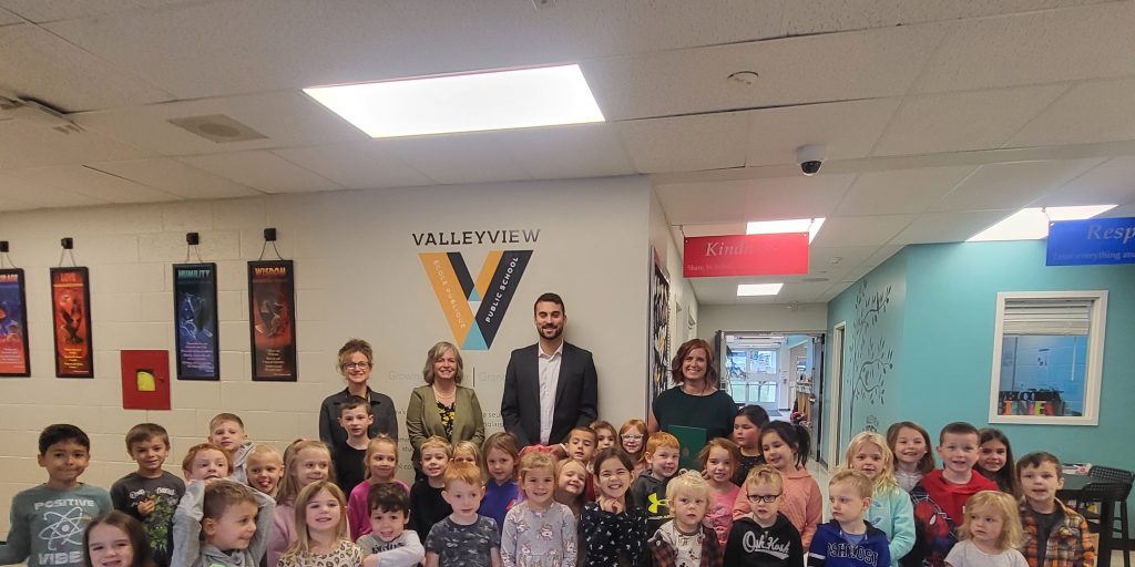Valleyview teacher receives national recognition - Vimarsana News