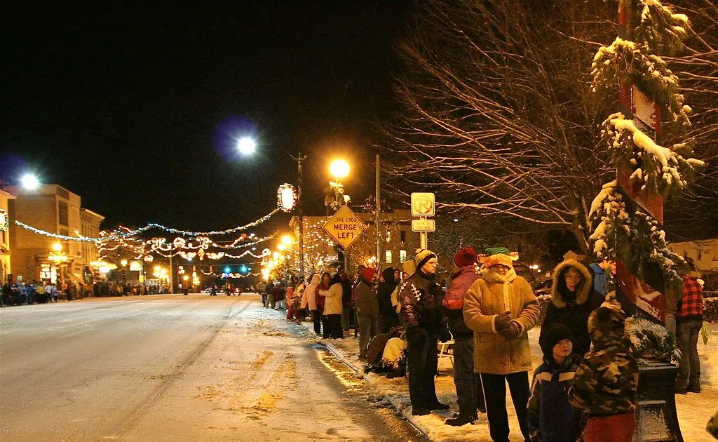 Get Into the Holiday Spirit Holiday Parades B104.9 Real