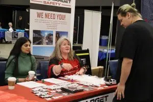 Bravo target safety speaking with a person at the Trade show & Career Fair (Photo Credits - Daniel Barker-Tremblay)