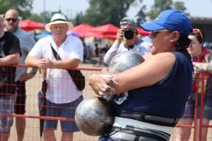 Angie Houle lifting a 180 pond weight in the Alberta Strongman Competition (Photo Credits - Daniel Barker-Tremblay)