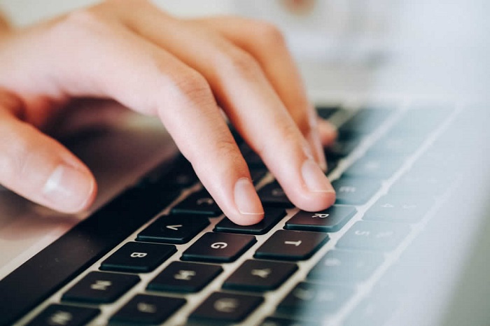 Communication is the key to Keeping Kids Safe Online in the New School Year - Vimarsana News