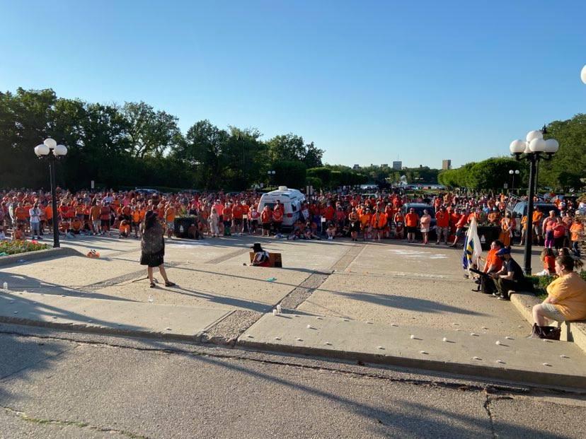 Hundreds gather to pay tribute to residential school victims as part of a reflective Canada Day - Vimarsana News