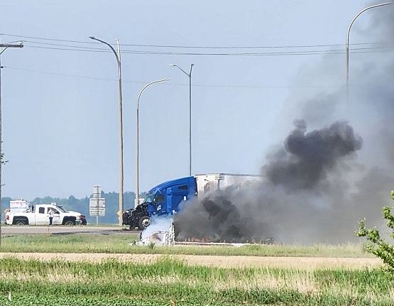 Reports of multiple deaths in crash on Manitoba highway - Vimarsana News