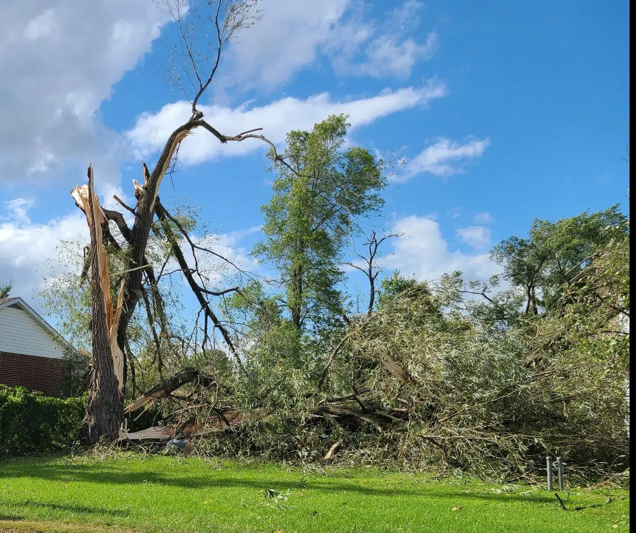 Damage and power out after major storm hits Pembroke and area 104.9