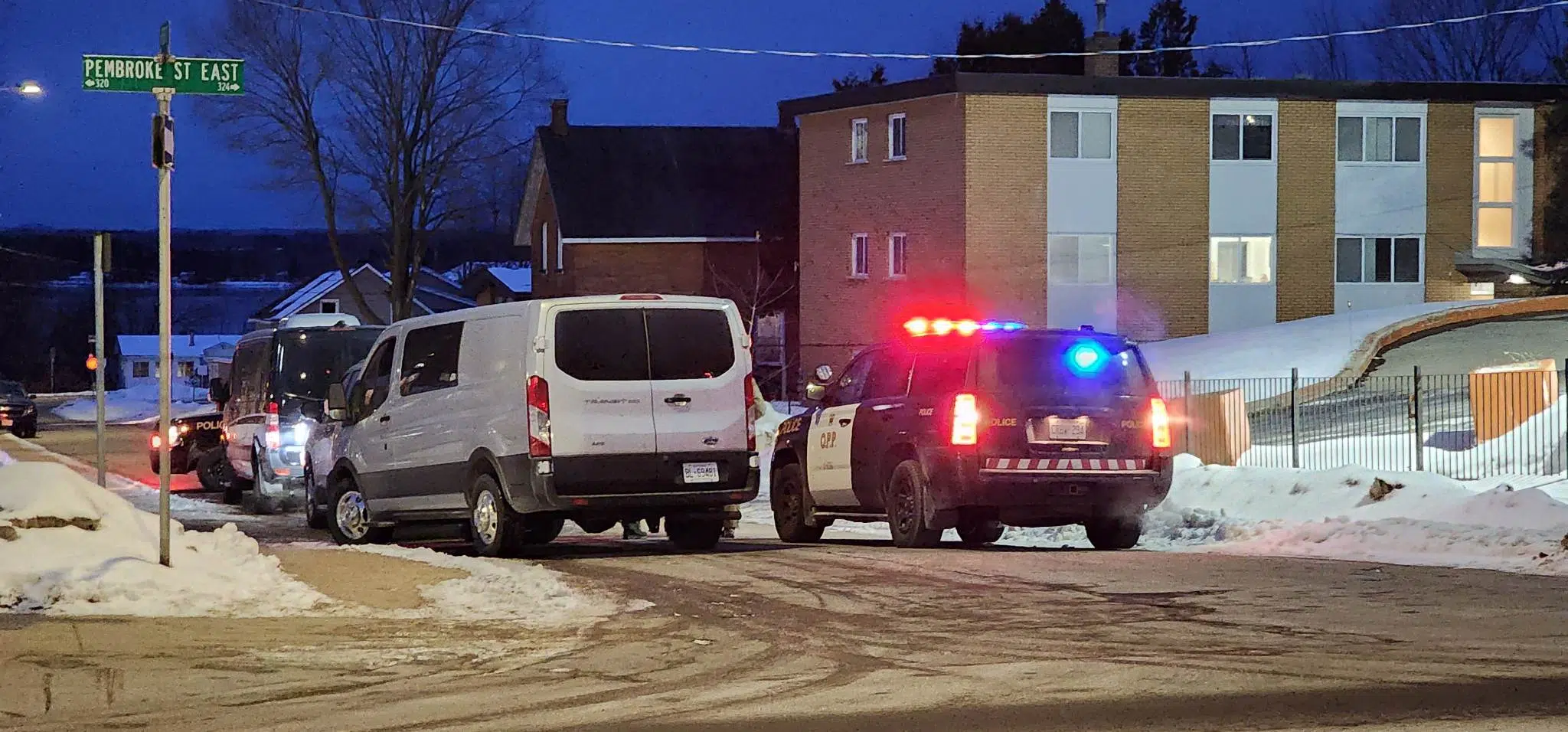 OPP At The Scene Of Barricaded Person On Peter Street In Pembroke | 104 ...