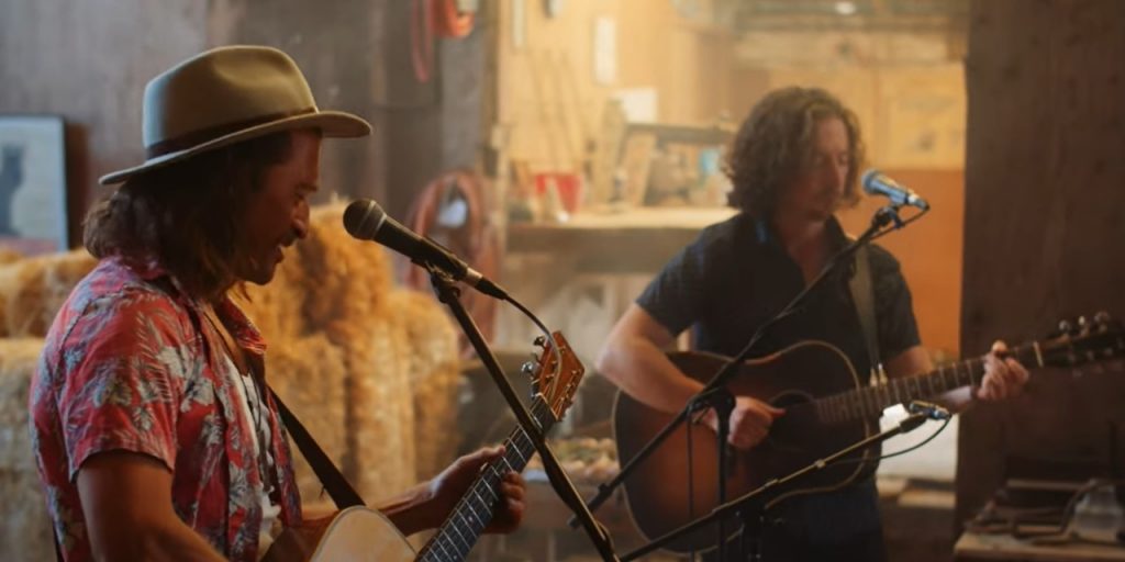 Check out a live version of Jesse Roper's tune "Body Language" filmed in a barn - Vimarsana News