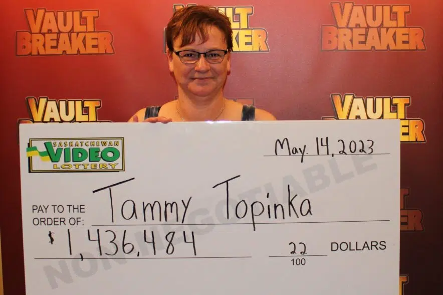 ‘I was ready to faint:’ Moose Jaw woman hits the jackpot on VLT