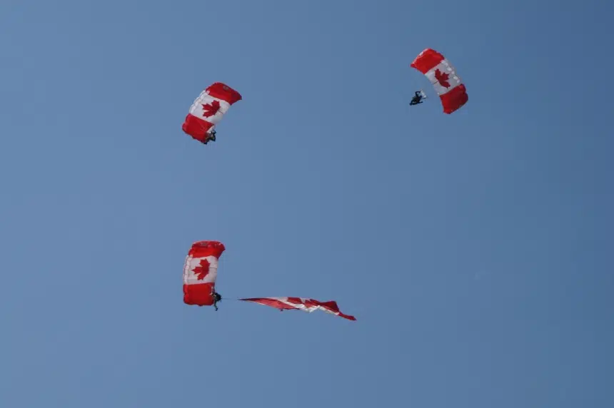 video-skyhawks-show-off-in-saskatoon-kick-off-air-show-980-cjme