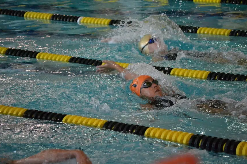 Olympic gold medal swimmer makes a splash with young swimmers 980 CJME