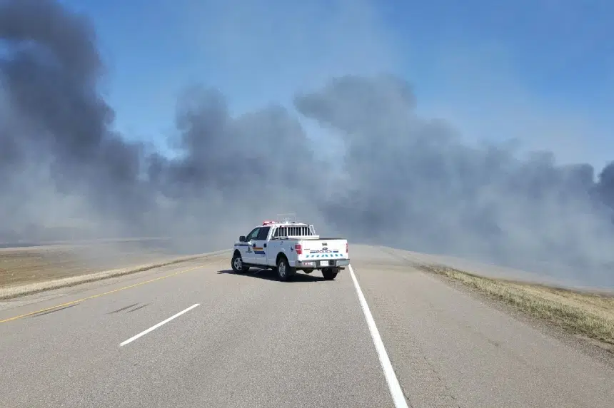 Grass fire jumps Yellowhead Highway, causes traffic delays 980 CJME