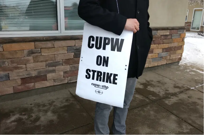 Postal Workers Protest Back To Work Legislation In Regina 980 Cjme