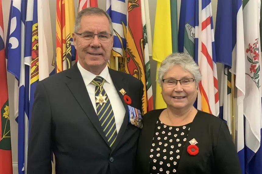 Lieutenant-governor receives first poppy to kick off annual campaign
