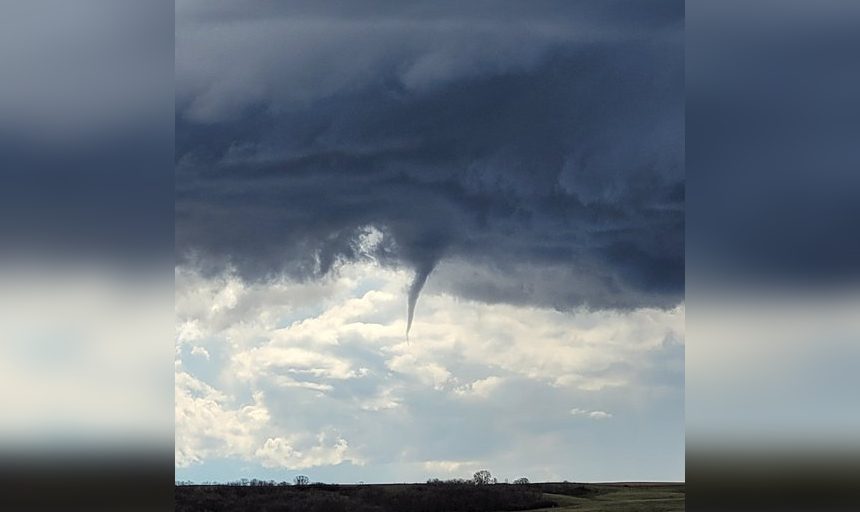 Weekend weather brings funnel cloud sightings in southern Sask. - Vimarsana News