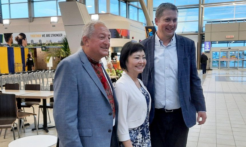'The napalm girl' escorts Ukrainian flight to Regina - Vimarsana News