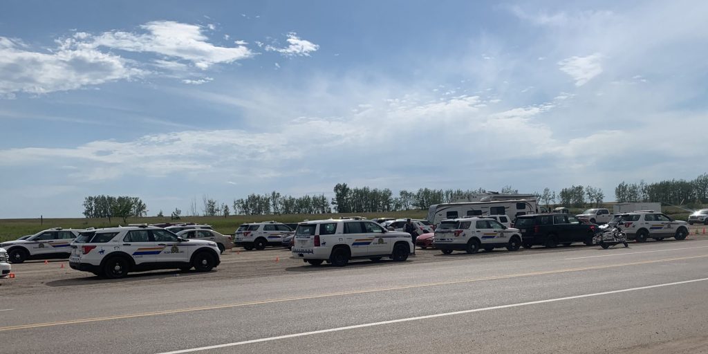 Police check out more than 3,500 vehicles at Chamberlain check stop - Vimarsana News