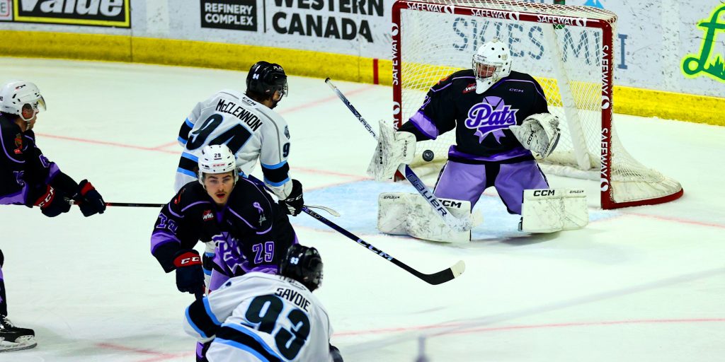 Five-goal third period helps Ice hand Pats second straight loss - Vimarsana News