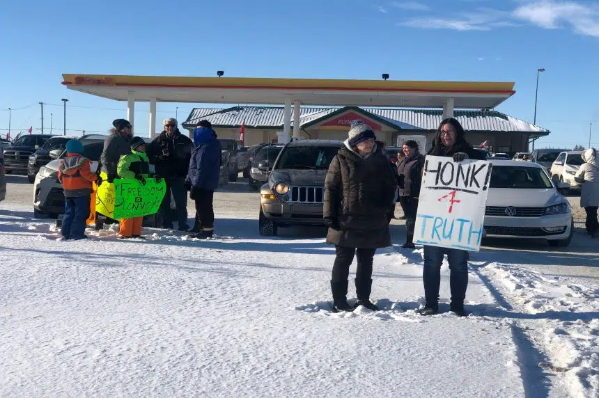 Hundreds turn out in Saskatoon to support truckers opposed to cross-border vaccine mandate