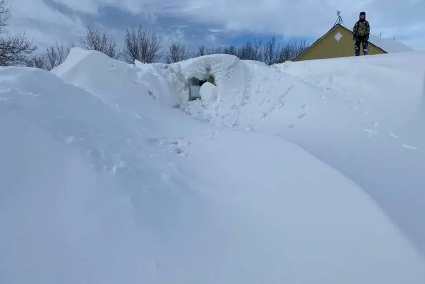 10-foot snowbank encases Sask. family's wellhouse after windy weekend