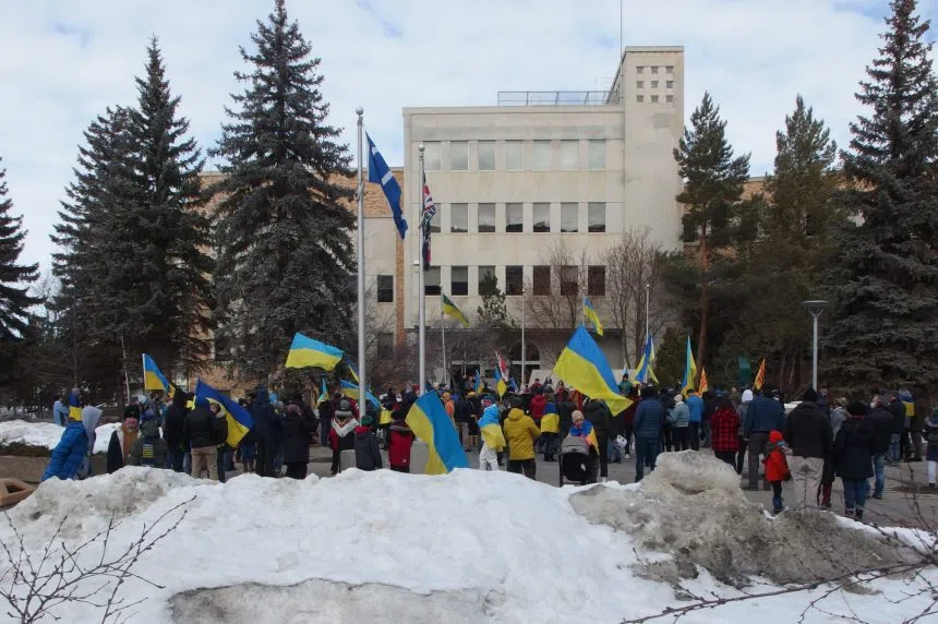 Ukrainians hold rally in downtown Saskatoon to support loved ones