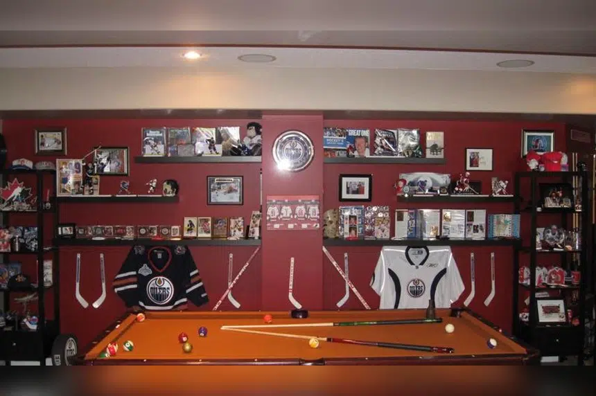 Gretzky fan believes thieves specifically targeted his collection