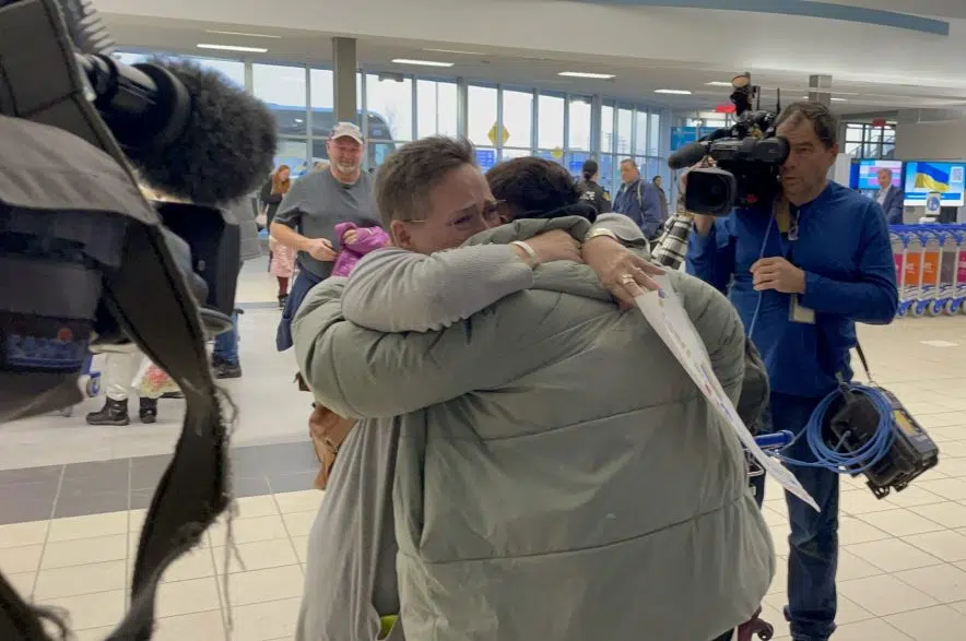 Weary Ukrainian newcomers receive heartfelt welcome at Saskatoon airport