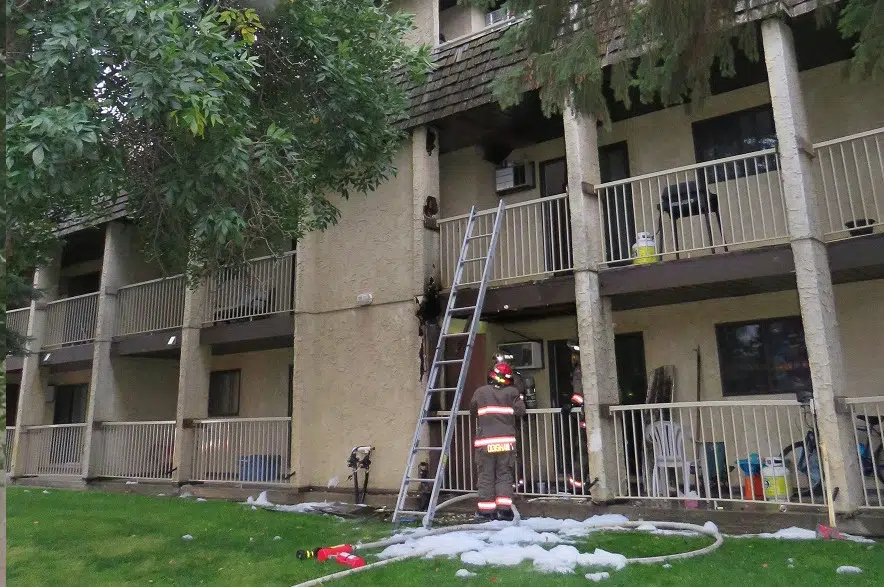 3 residents hurt trying to fight apartment fire in Saskatoon