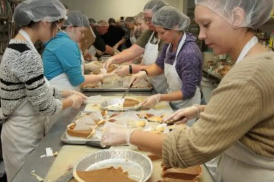 Outreach groups serve Thanksgiving meals in Saskatoon, Regina