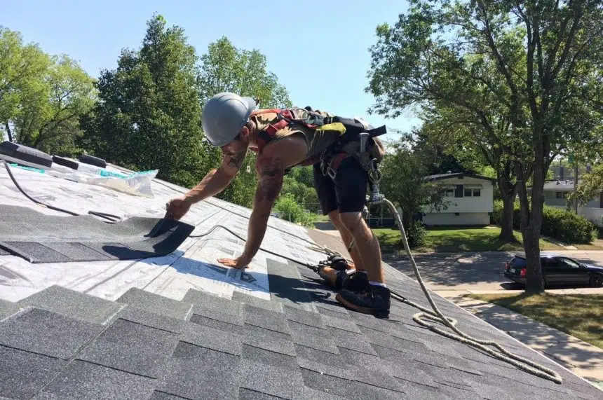 Roofers among workers sweating out Sask. heat wave | 650 CKOM