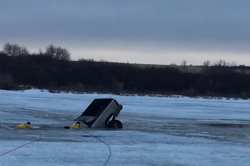 Vehicle goes through ice at Clarkboro Ferry | 650 CKOM