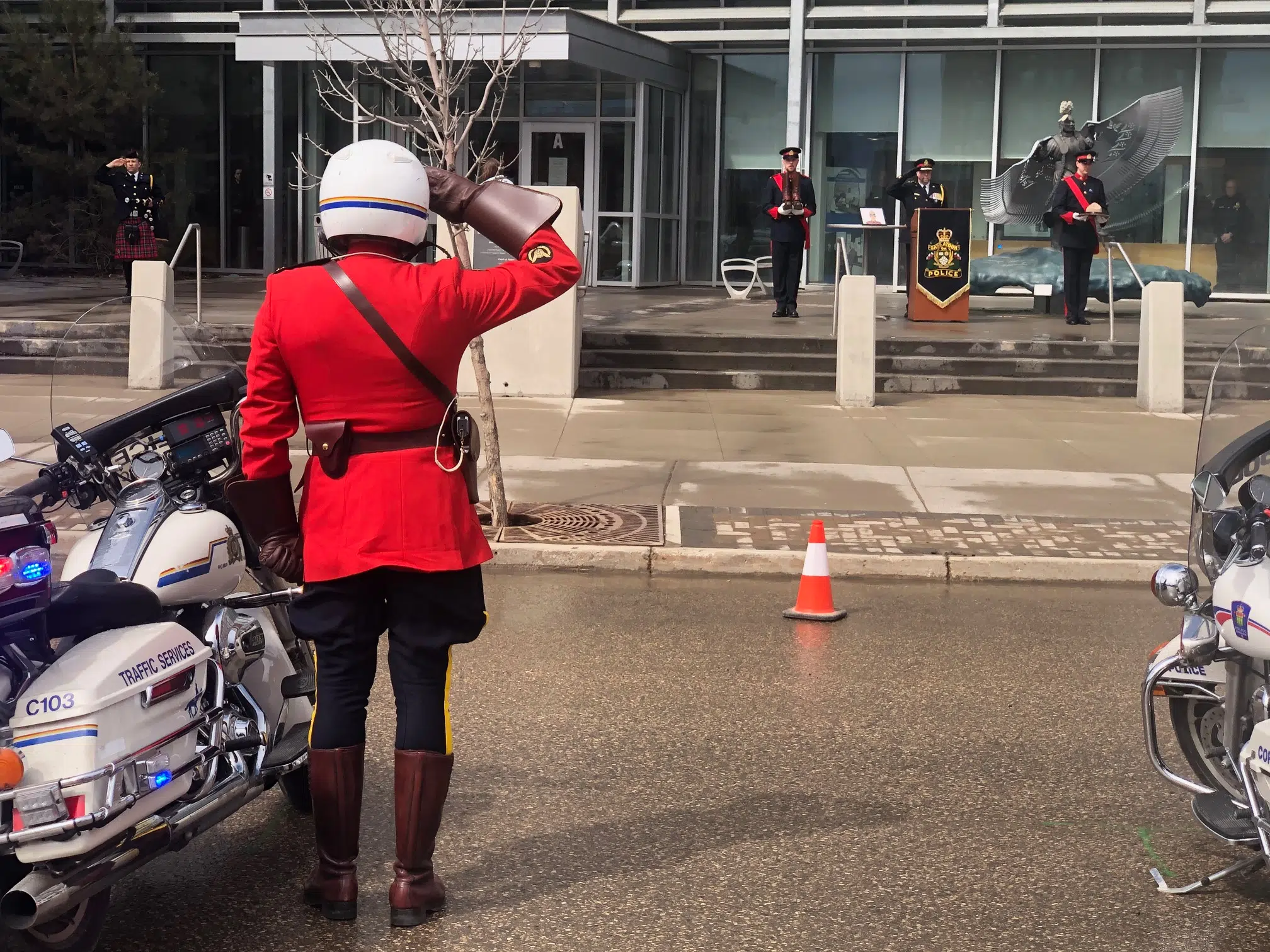 Saskatoon Police Pay Tribute To Fallen Nova Scotia Rcmp Const Heidi Stevenson 650 Ckom 2538