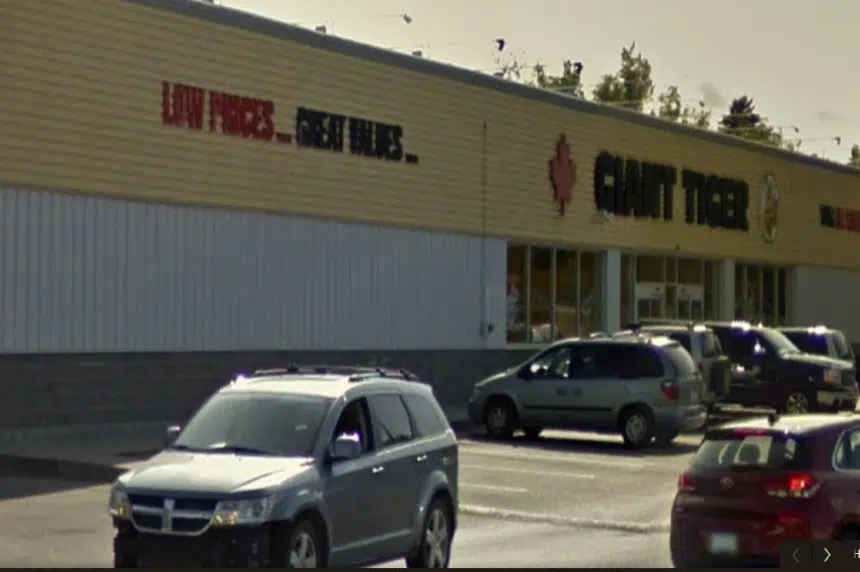 Man threatens to stab customers at Saskatoon Giant Tiger 650 CKOM