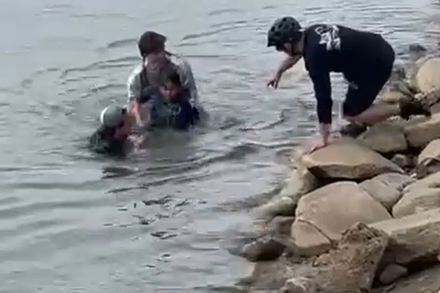 Boy rescued from South Saskatchewan River by Saskatoon runner