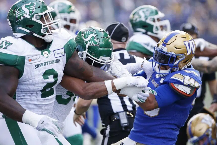 Winnipeg Blue Bombers hold on to beat Saskatchewan Roughriders in