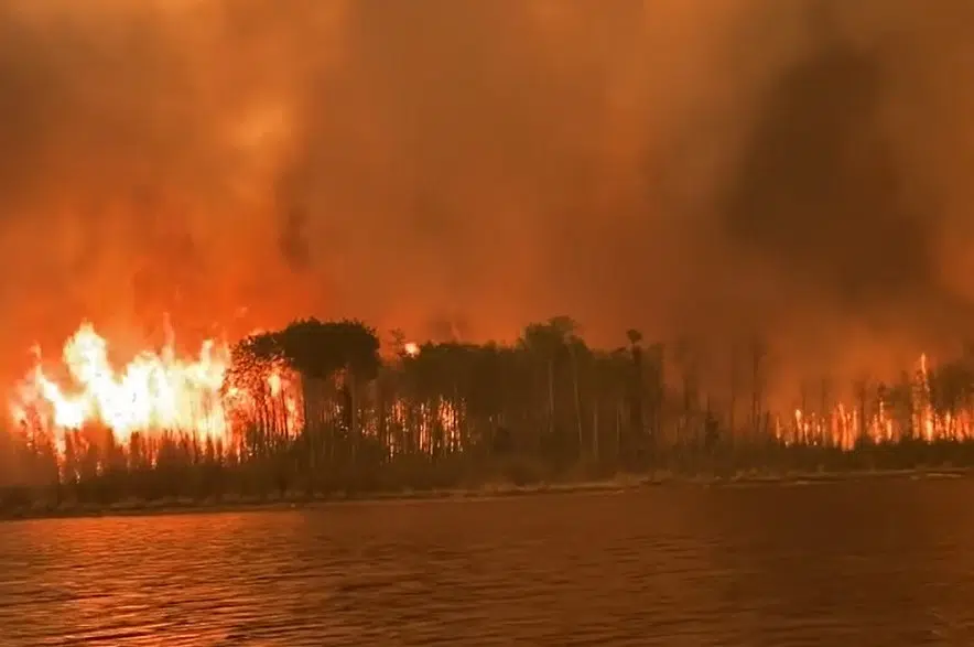 Buffalo Narrows issues mandatory evacuation as wildfire closes in 980