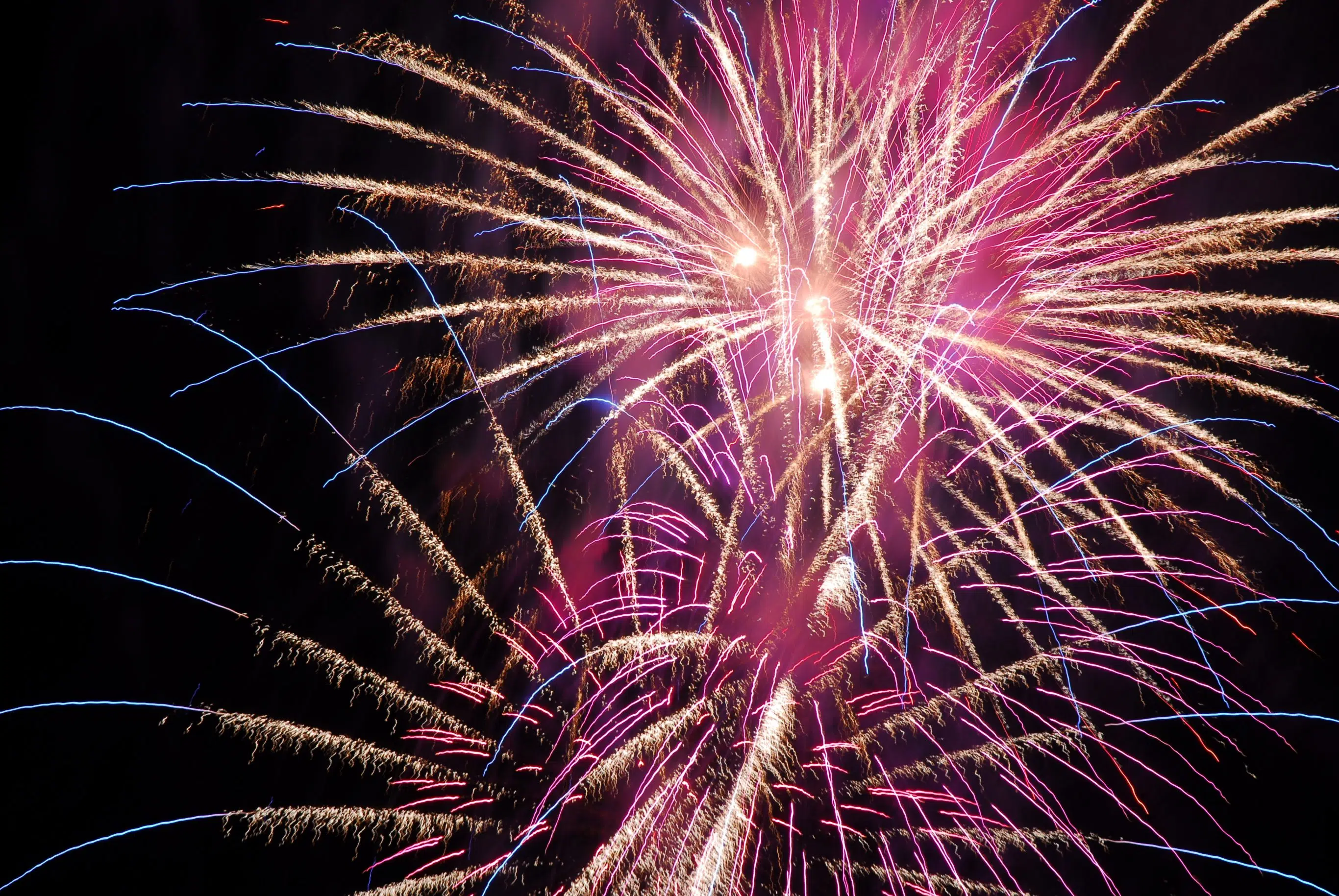 Fireworks approved for Kelowna’s Canada Day event 104.7 The Lizard