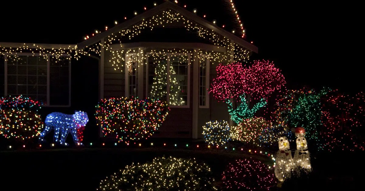 Website displays Drayton Valley homes decorated for Christmas Big