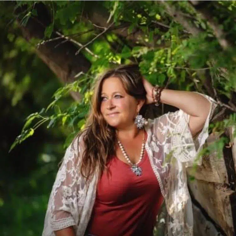 Coast 2 Coast Closeup – Tracy Millar