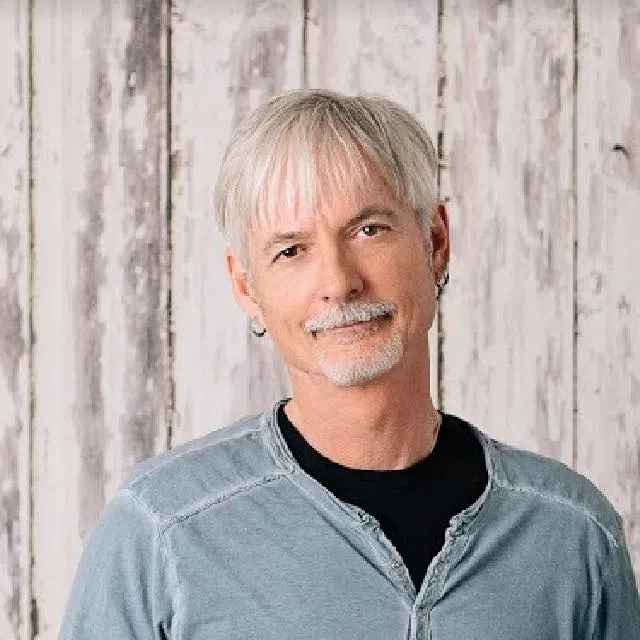 Coast 2 Coast Closeup – Jamie Warren