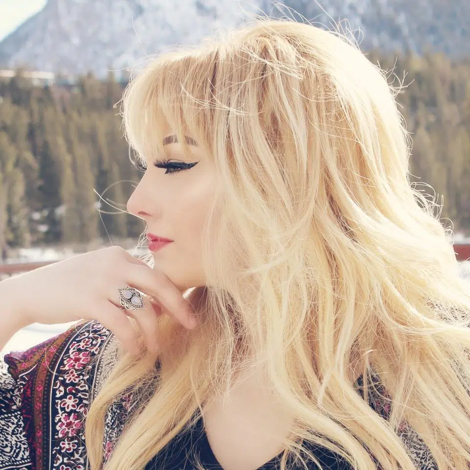 Coast 2 Coast Closeup – Krissy Feniak