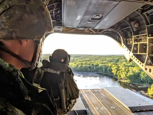 Canadian Forces (Training) - (Exercise) - Page 7 Military-helicopter-over-petawawa
