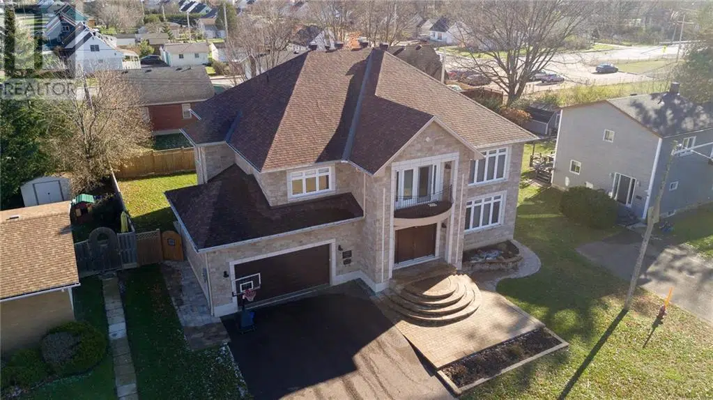 Million dollar home hits the market just off of Renfrew’s downtown core