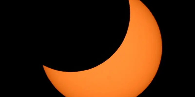 Un’eclissi solare parziale potrebbe apparire nel cielo dei Paesi Bassi dopo l’alba giovedì mattina