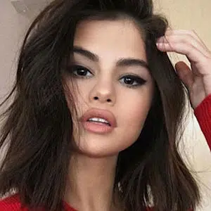 Selena Gomez Real Porn Sex - Selena Gomez deactivates Insta 'cause of NUDE pics of Justin Bieber! | THE  NEW HOT 89.9