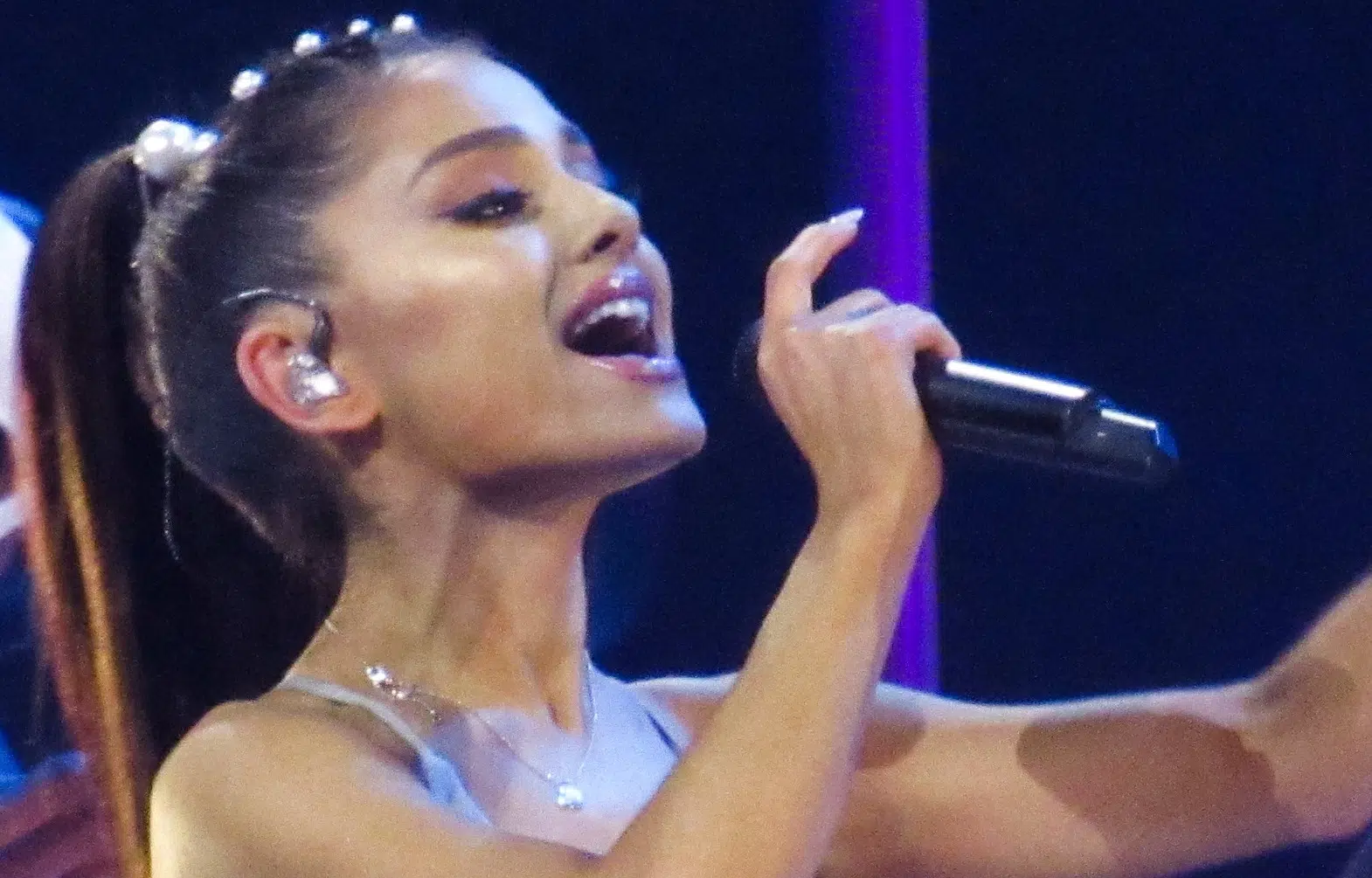 ariana grande ear monitor